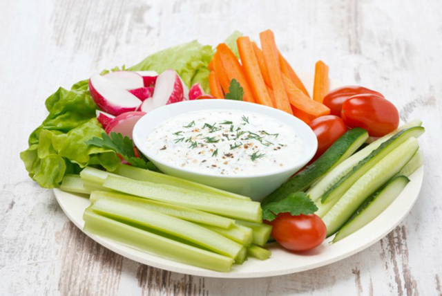 Apéritif dînatoire “healthy” dips de légumes et sauce au fromage blanc - Limpact